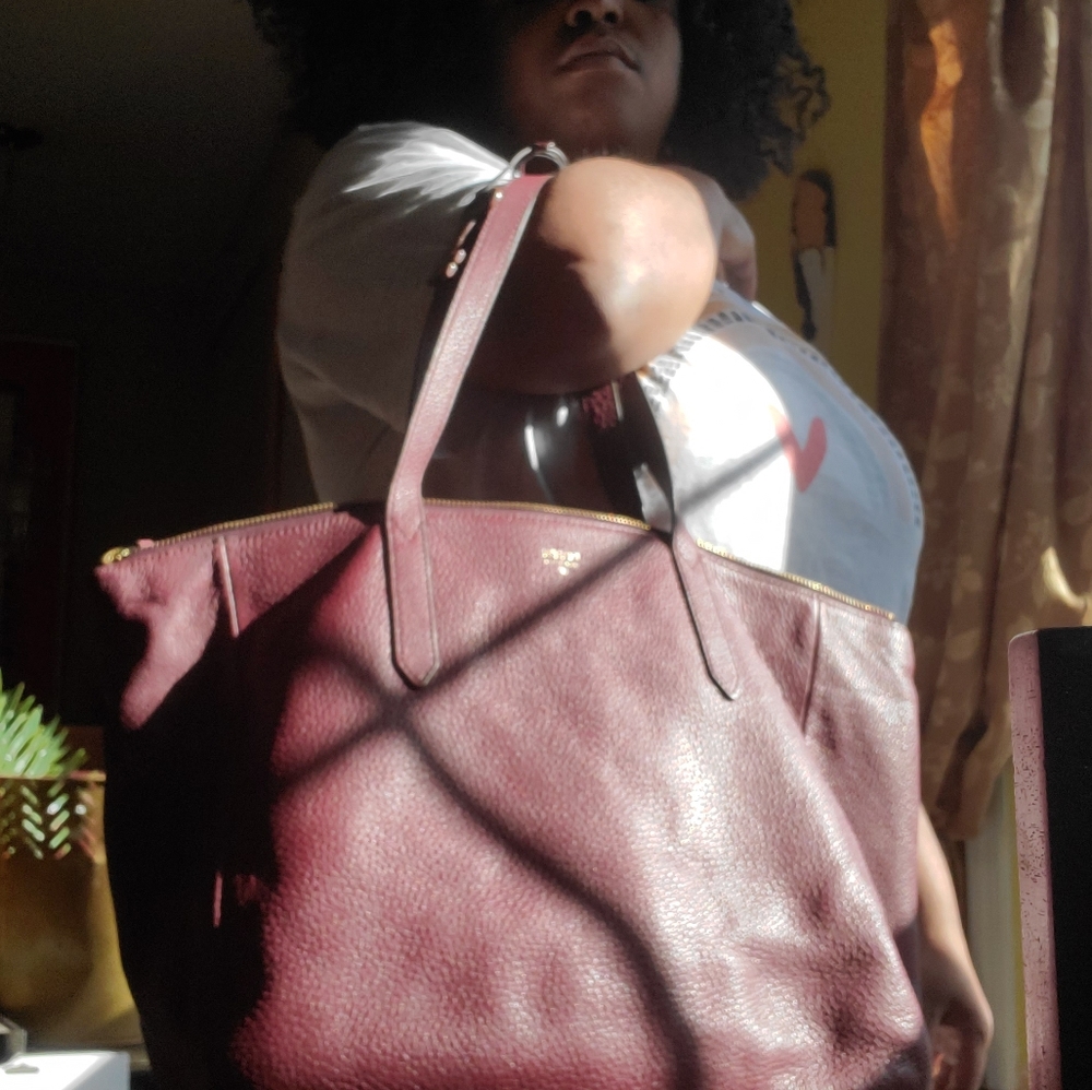 Fossil tote